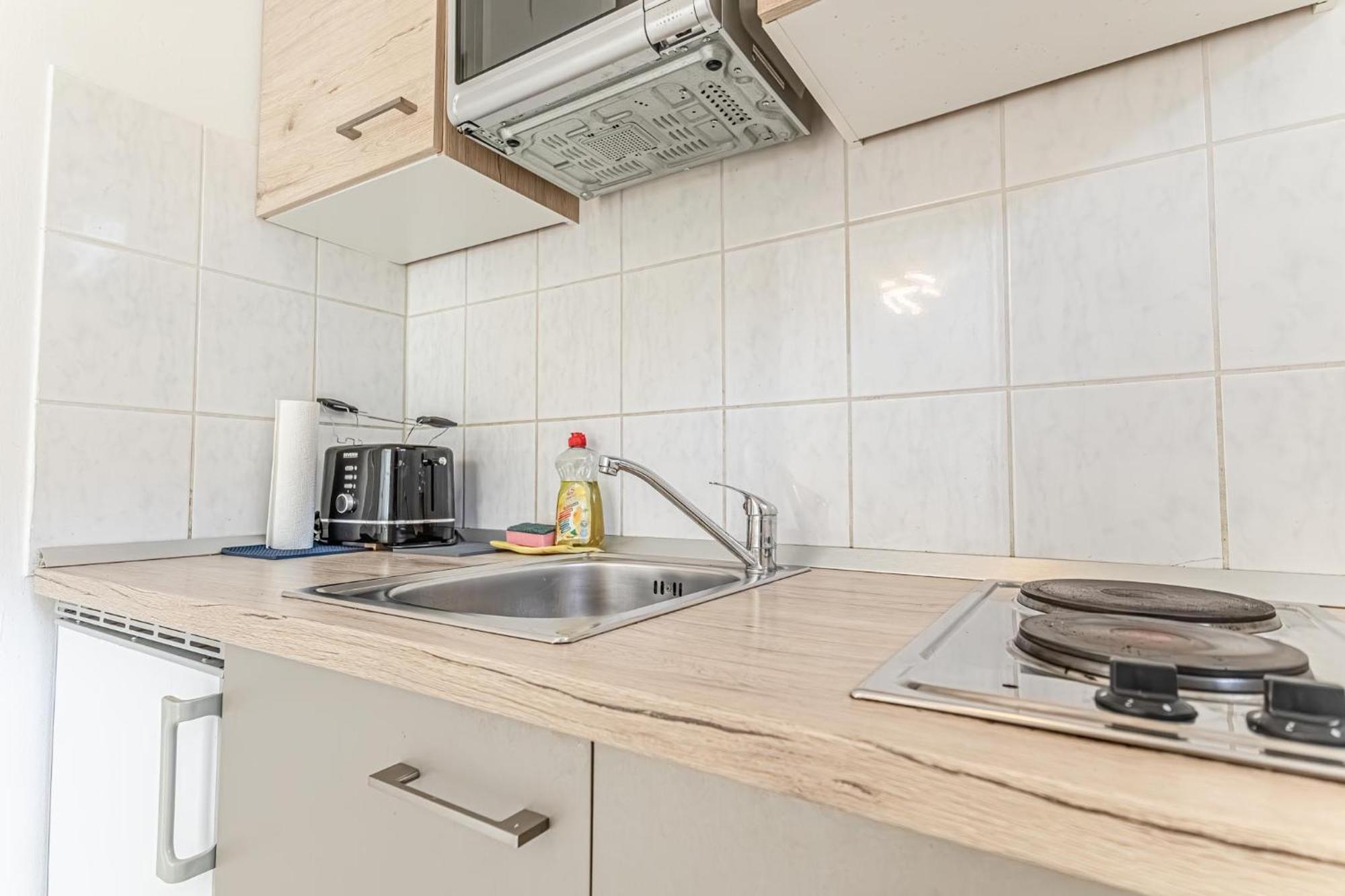 City Vibes: 1Br Apt, 10 Min To Westbahnhof Vienna Exterior photo