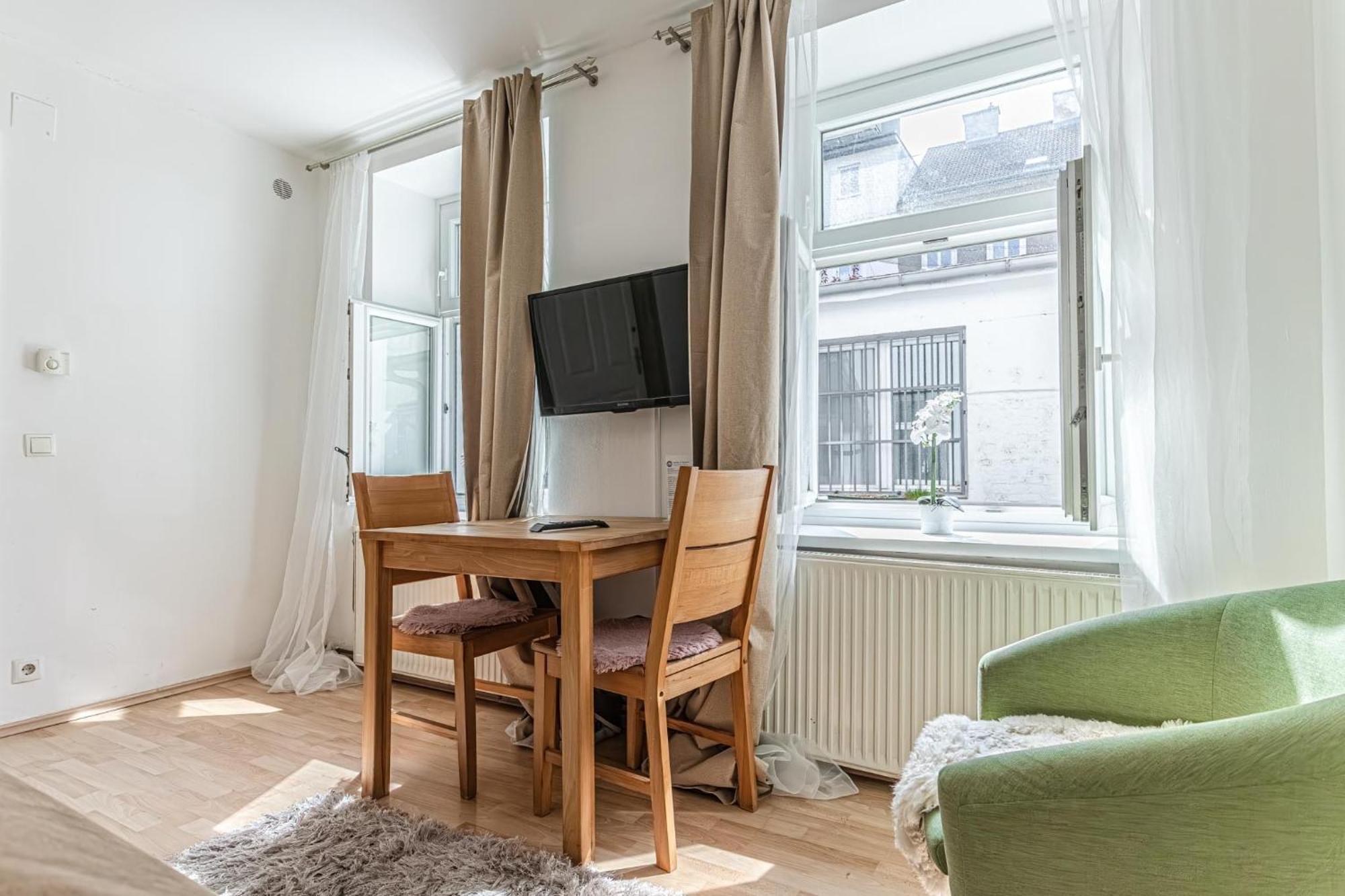 City Vibes: 1Br Apt, 10 Min To Westbahnhof Vienna Exterior photo